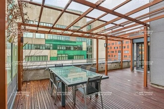 Bureau dans Paris à louer Photo du bâtiment- Image 2 de 11
