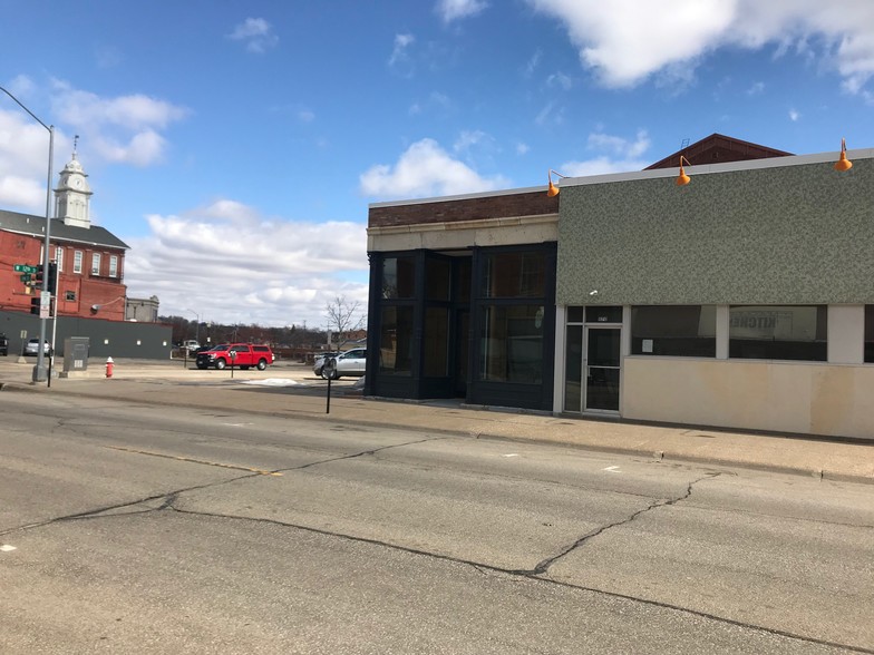 1170 Iowa St, Dubuque, IA for sale - Primary Photo - Image 1 of 1