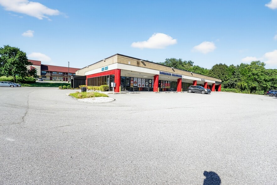 7304 Parkway Dr, Hanover, MD for lease - Building Photo - Image 1 of 8