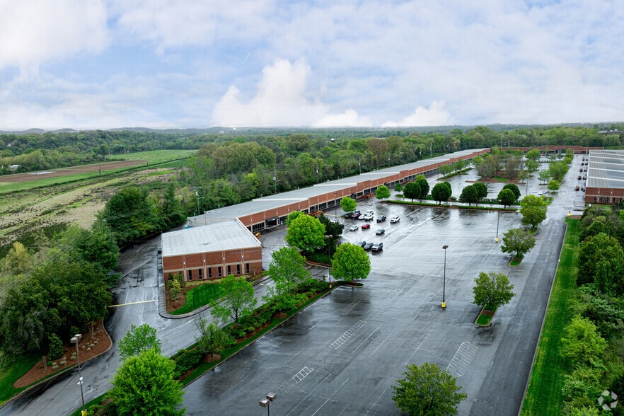 2501 McGavock Pike, Nashville, TN à vendre - Photo du bâtiment - Image 2 de 4