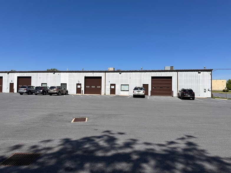 4949 Queen St, Harrisburg, PA for lease - Building Photo - Image 3 of 3