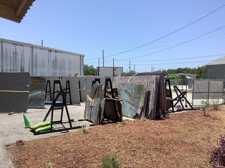 10120 Ridgeway Dr, Port Richey, FL à louer - Photo du bâtiment - Image 2 de 11