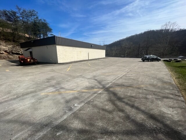 4819 Pennsylvania Ave, Big Chimney, WV for lease - Building Photo - Image 2 of 6
