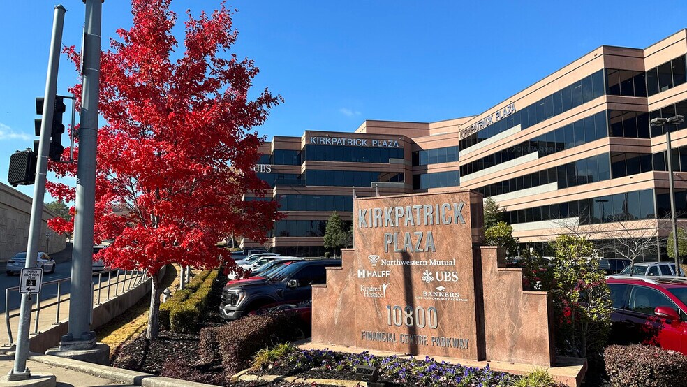 10800 Financial Centre Pkwy, Little Rock, AR for lease - Building Photo - Image 2 of 29