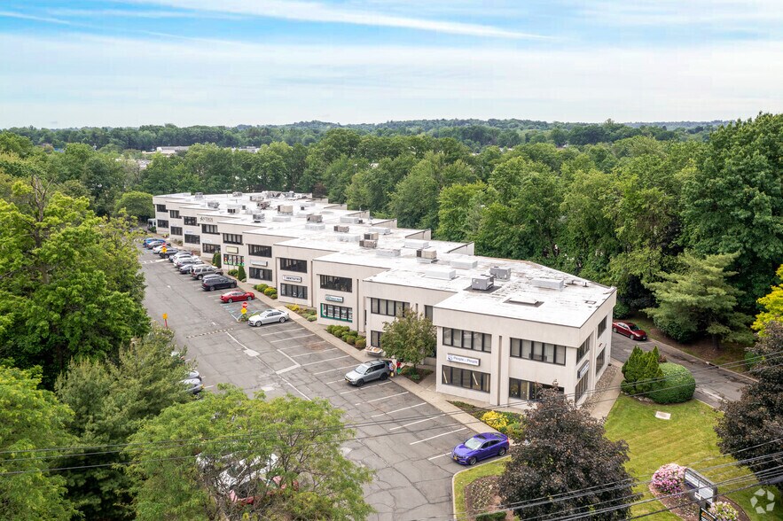 121 West Nyack Rd, Nanuet, NY à louer - Photo du bâtiment - Image 3 de 19