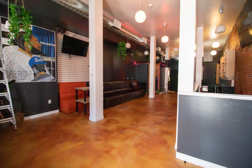 108 St Paul St E, St Catharines, ON for lease - Interior Photo - Image 2 of 10