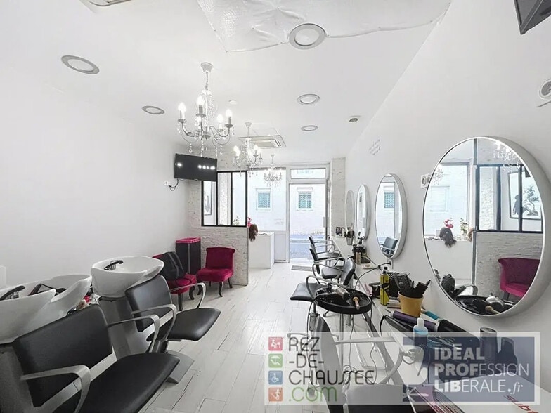 Multifamily in Paris for sale - Interior Photo - Image 3 of 4