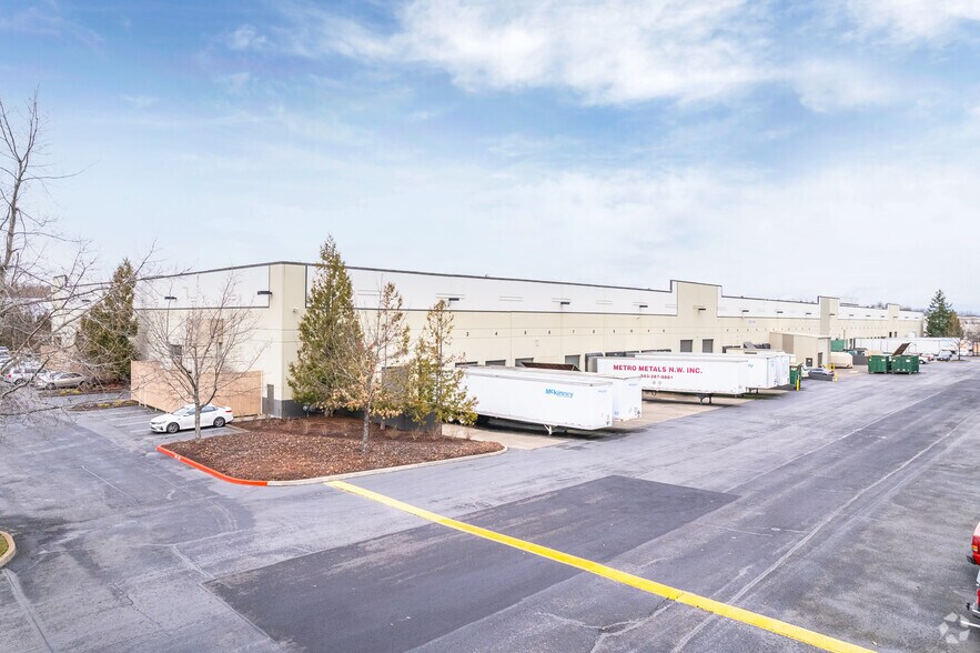 18550-18870 NE Riverside Pky, Portland, OR for lease - Building Photo - Image 2 of 5