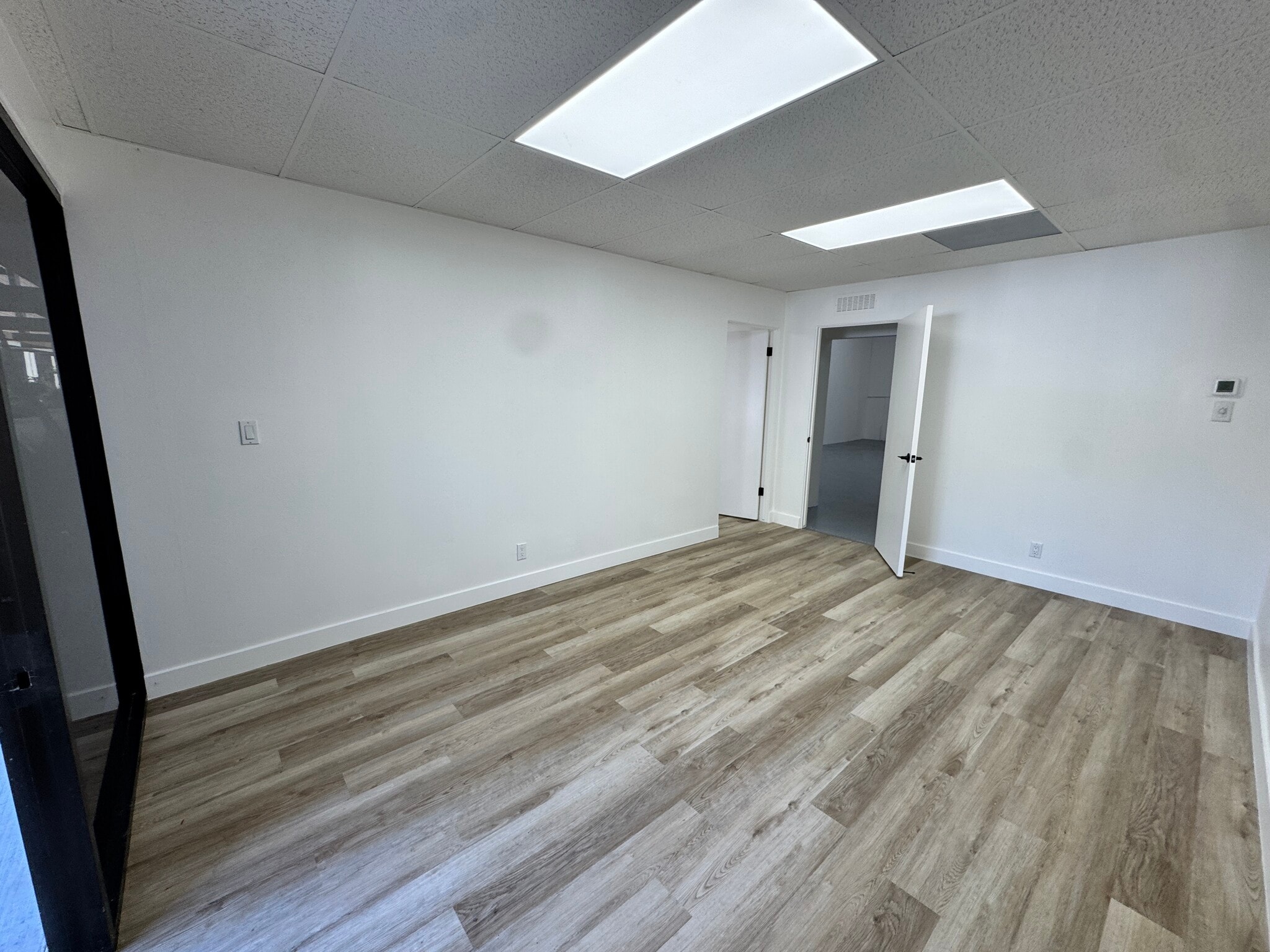 23930-23978 Craftsman Rd, Calabasas, CA for lease Interior Photo- Image 1 of 10