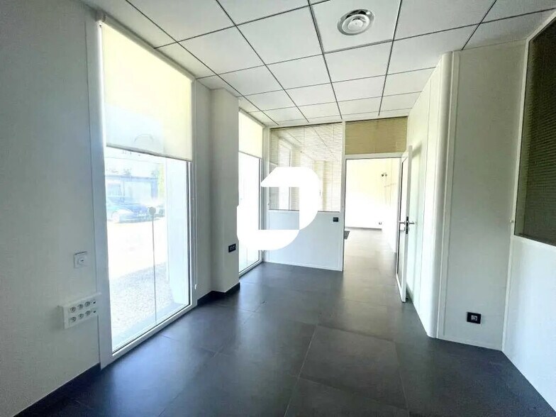 Bureau dans Eysines à louer - Photo intérieure - Image 3 de 8