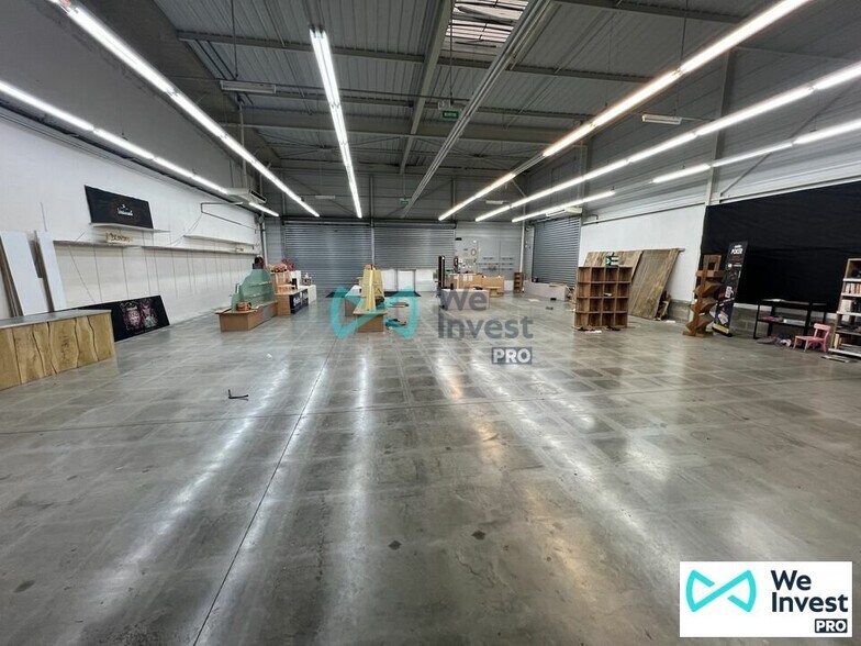 Retail in Reims for lease - Building Photo - Image 2 of 10