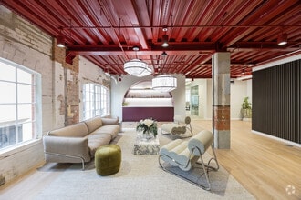 60-70 Shorts Gdns, London for lease Interior Photo- Image 2 of 15