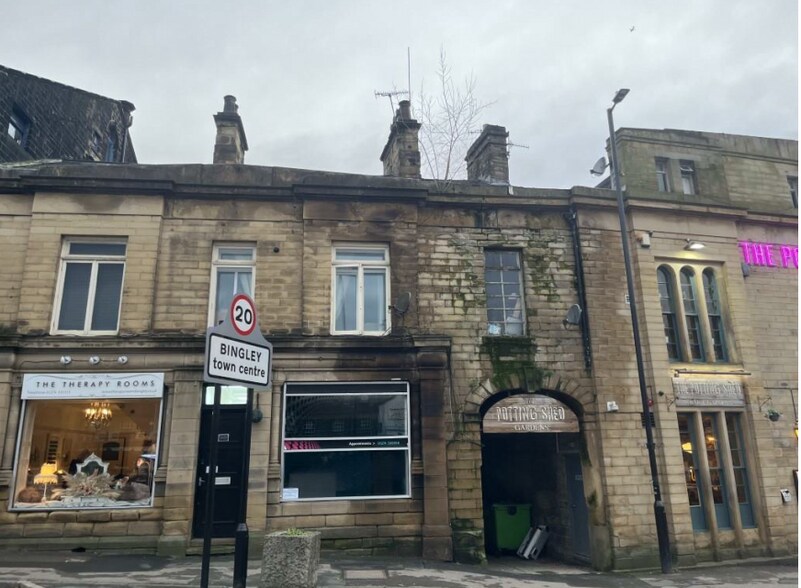96 Main St, Bingley à louer - Photo principale - Image 1 de 3