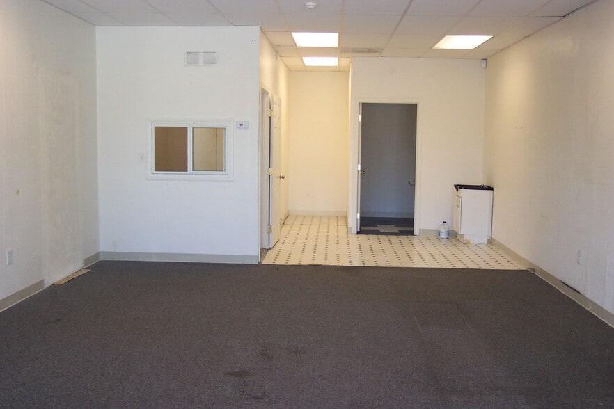 16137 Green Tree Blvd, Victorville, CA for lease - Building Photo - Image 2 of 12