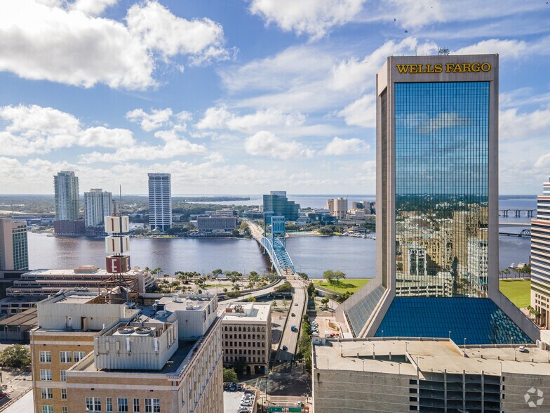 1 Independent Dr, Jacksonville, FL à louer - Photo du bâtiment - Image 1 de 33