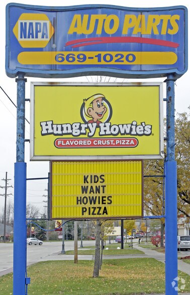 934-954 N Pontiac Trail, Walled Lake, MI for sale - Building Photo - Image 2 of 4