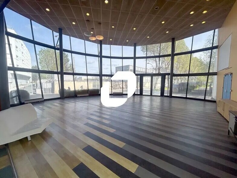 Flex in Bezons for lease - Lobby - Image 3 of 10