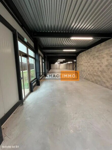 Flex in Gennevilliers for lease - Interior Photo - Image 1 of 6