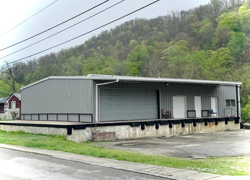 1160 Riverside Drive Dr, Prestonsburg, KY for lease - Primary Photo - Image 1 of 1