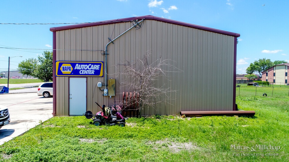 119 Bufkin Ln, Lockhart, TX à vendre - Photo du bâtiment - Image 3 de 5