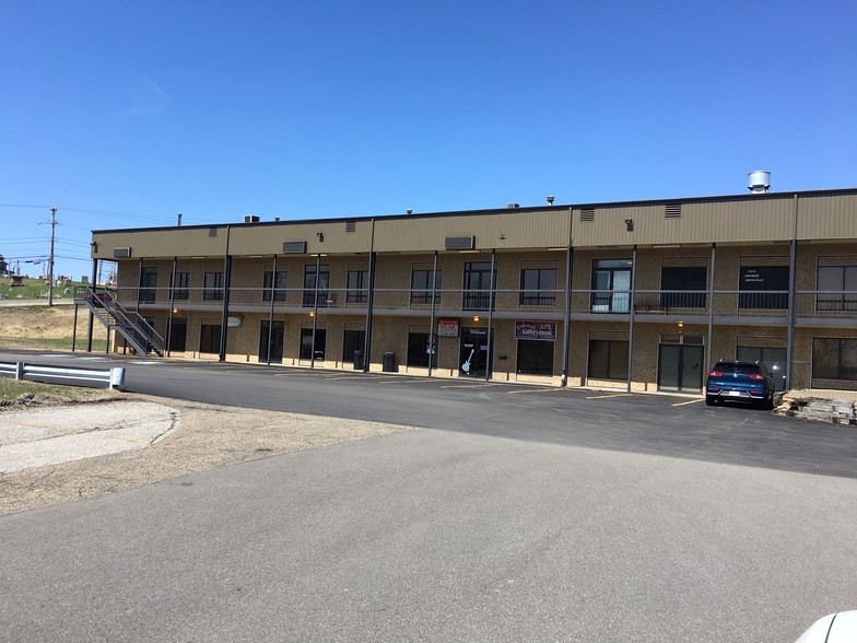 6080 Steubenville Pike, McKees Rocks, PA for sale - Building Photo - Image 2 of 7