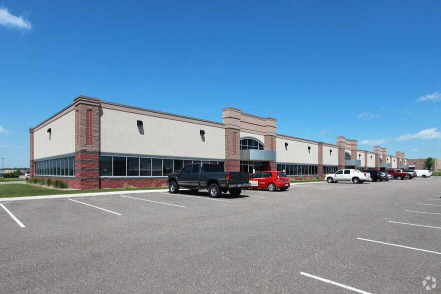 2301-2365 Willis Miller Dr, Hudson, WI for lease - Building Photo - Image 1 of 4