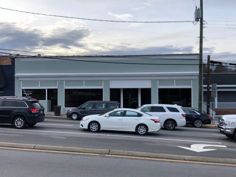 716 S Main St, Lillington, NC for lease - Primary Photo - Image 1 of 13