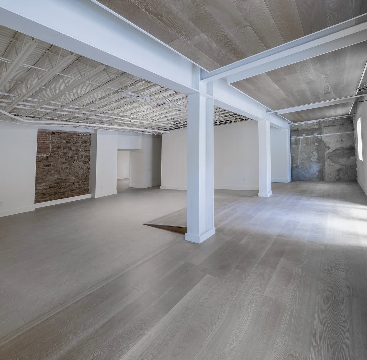26 W Center St, Fayetteville, AR for lease Interior Photo- Image 1 of 3