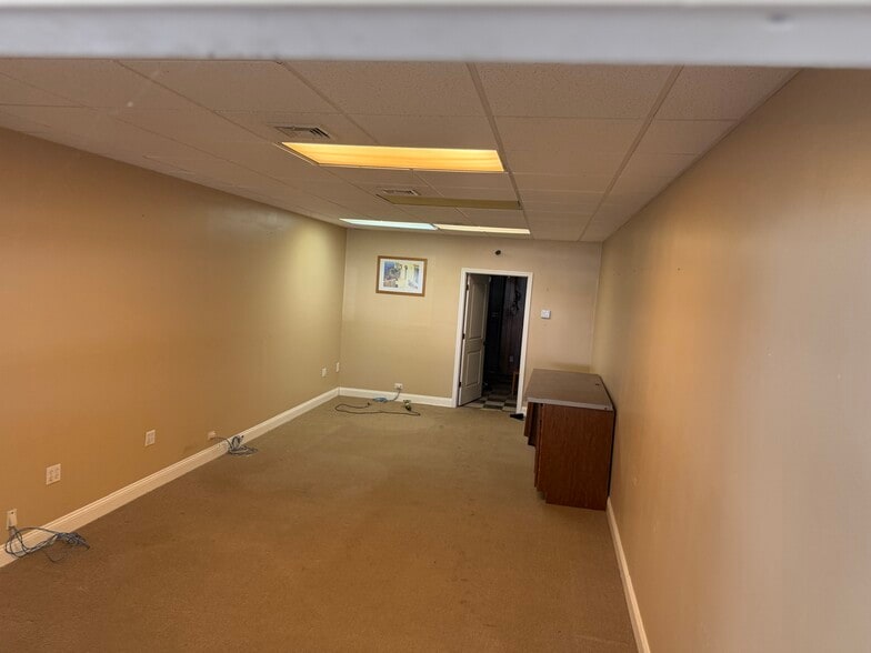 409-419 Lake Ave, Nesconset, NY à louer - Photo du bâtiment - Image 3 de 6