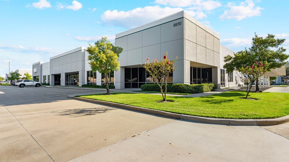 6550 W Sam Houston Pky N, Houston, TX for lease - Primary Photo - Image 2 of 8