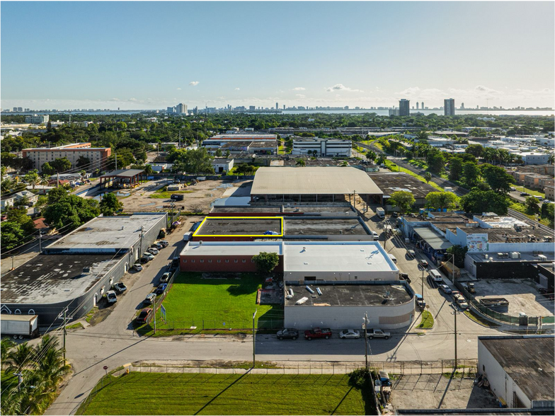 80/98 NE 74th St portfolio of 2 properties for sale on LoopNet.ca - Building Photo - Image 3 of 7