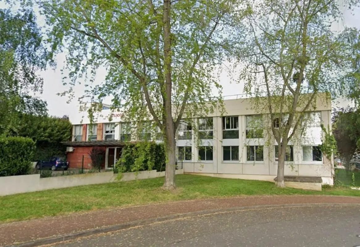 Office in Saint-Germain-en-Laye for lease Building Photo- Image 1 of 20