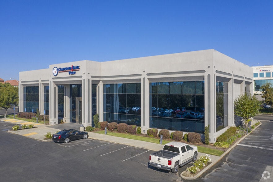 7060 N Fresno St, Fresno, CA for lease - Building Photo - Image 3 of 81