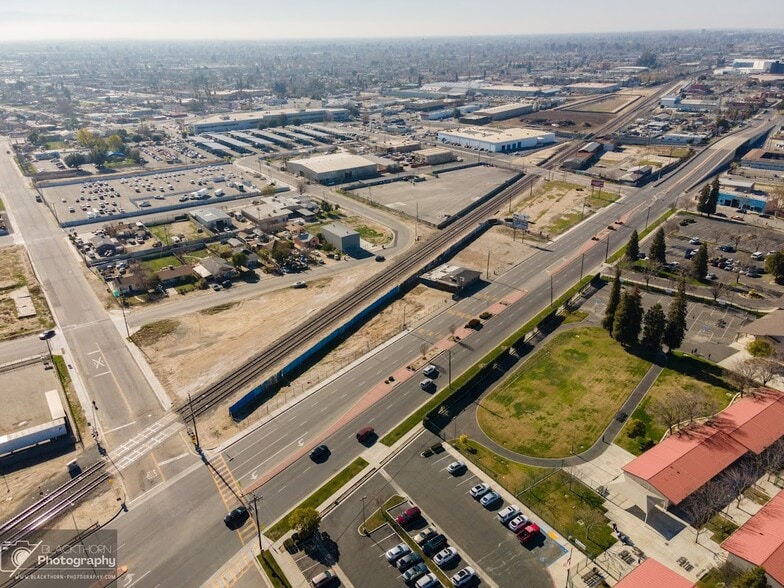 401 E Truxtun Ave, Bakersfield, CA for sale - Building Photo - Image 3 of 5