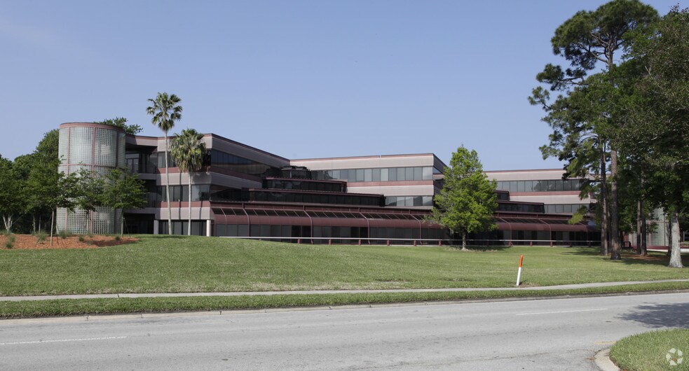 8000 Baymeadows Way, Jacksonville, FL à vendre - Photo du bâtiment - Image 2 de 2