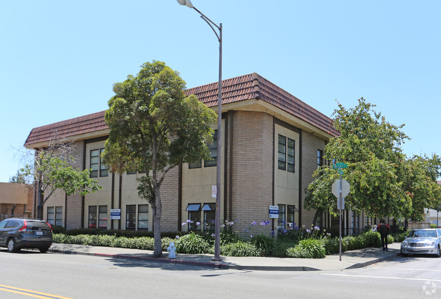 303-325 W Joaquin Ave, San Leandro, CA for lease - Building Photo - Image 1 of 5