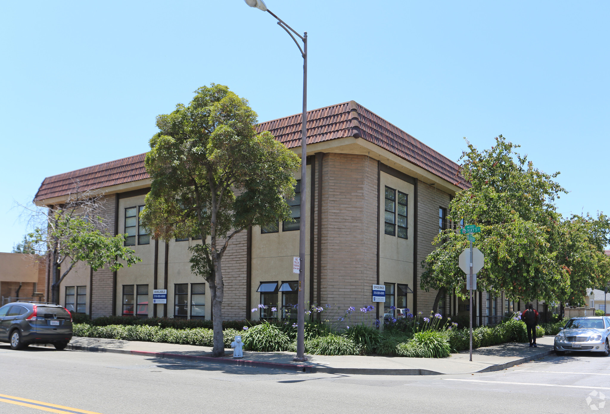 303-325 W Joaquin Ave, San Leandro, CA for lease Building Photo- Image 1 of 6