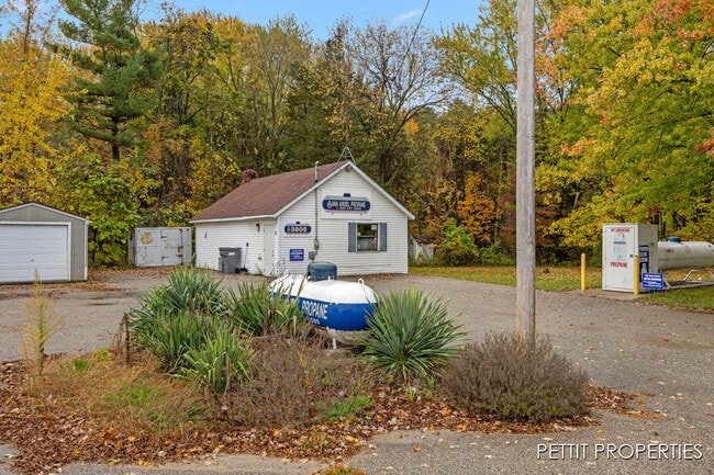 Plus de détails pour 3805 S Ravenna Rd, Ravenna, MI - Bureau à vendre