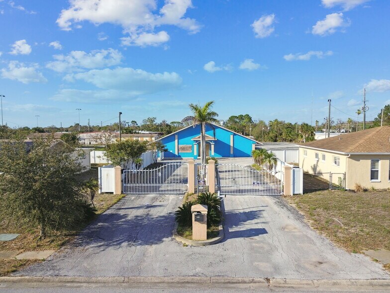 6333 Langston Ave, New Port Richey, FL à vendre - Photo du bâtiment - Image 1 de 18