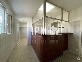 Office/Medical in Marseille for lease Interior Photo- Image 2 of 3
