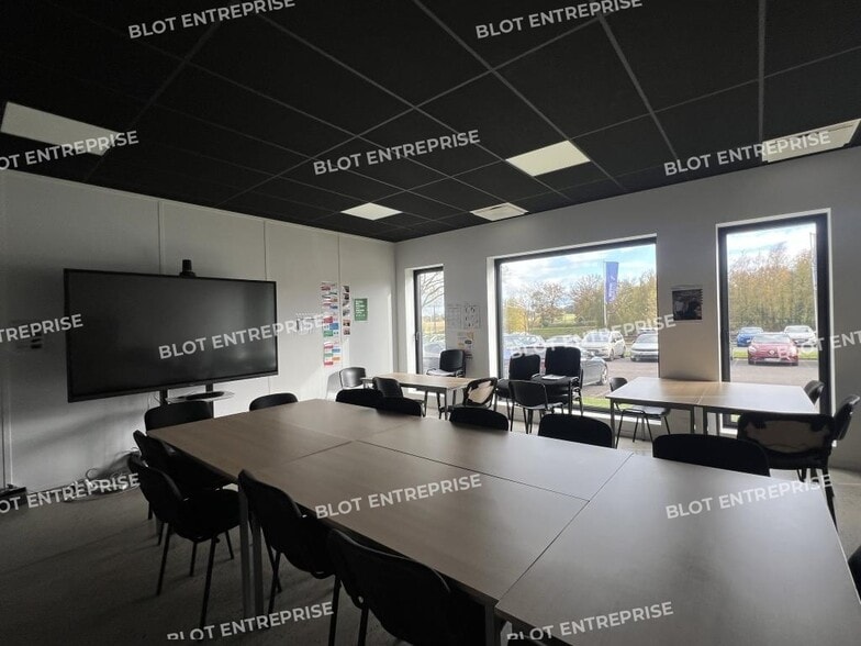 Office in Chantepie for lease - Interior Photo - Image 3 of 6