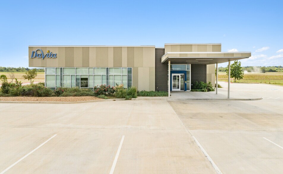 2410 W Grant Ave, Pauls Valley, OK à vendre - Photo du bâtiment - Image 3 de 13