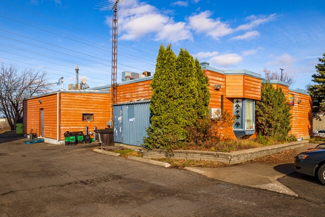 More details for 7985 Av Marco-Polo, Montréal, QC - Flex for Sale