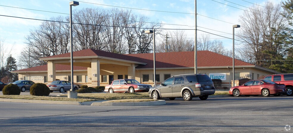 7802 W Jefferson Blvd, Fort Wayne, IN à vendre - Photo du bâtiment - Image 2 de 2