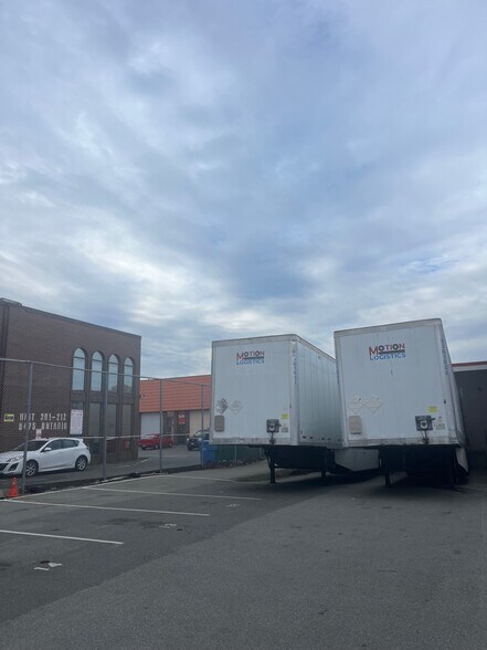 8399 Ontario St, Vancouver, BC à louer - Photo du bâtiment - Image 3 de 10