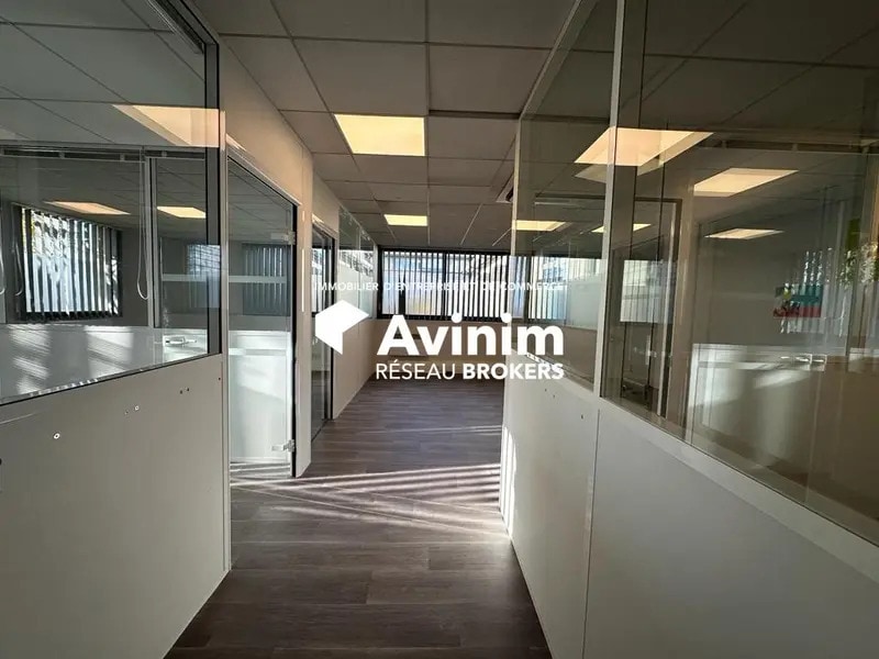 Office in Le Mesnil-Amelot for lease Interior Photo- Image 1 of 9