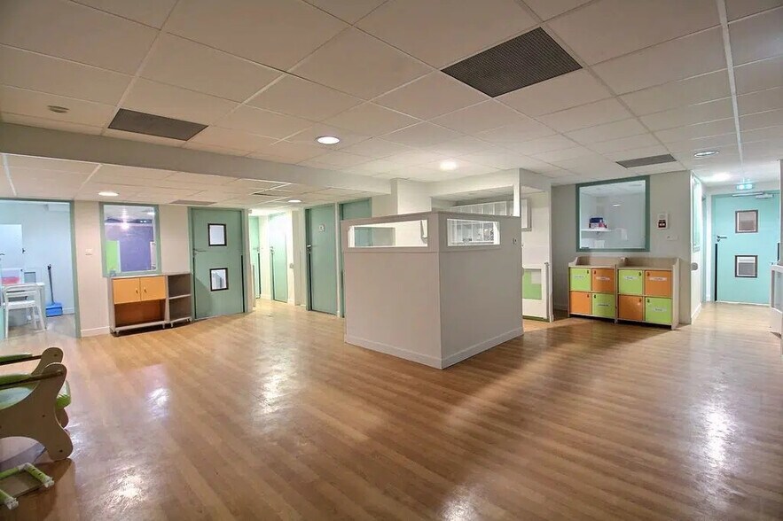 Office in Paris for lease - Interior Photo - Image 3 of 5