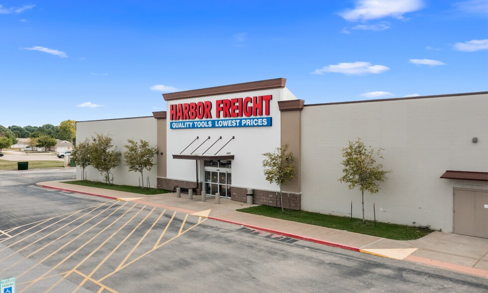 1995-2107 National Blvd., Galesburg, IL for sale - Building Photo - Image 3 of 4