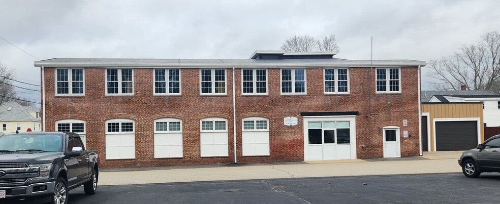 15 Sproat St, Middleborough, MA for lease - Building Photo - Image 1 of 13