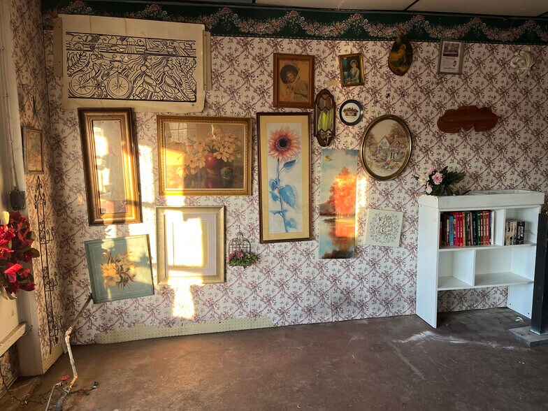 212 Ferry St, Metropolis, IL for sale - Interior Photo - Image 2 of 5